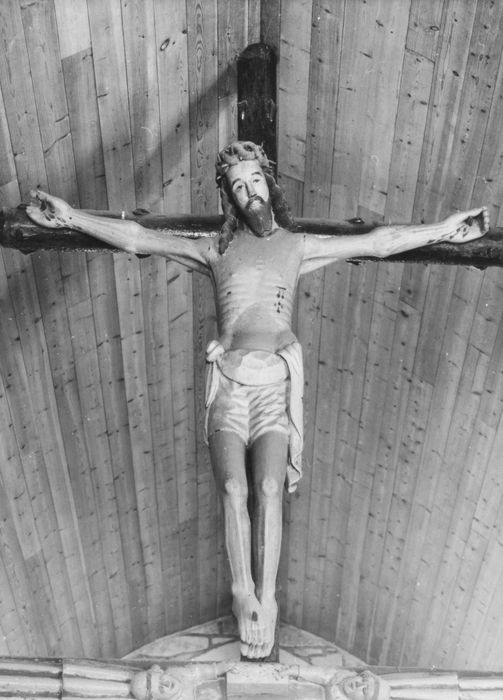 statue : Christ en croix (le)