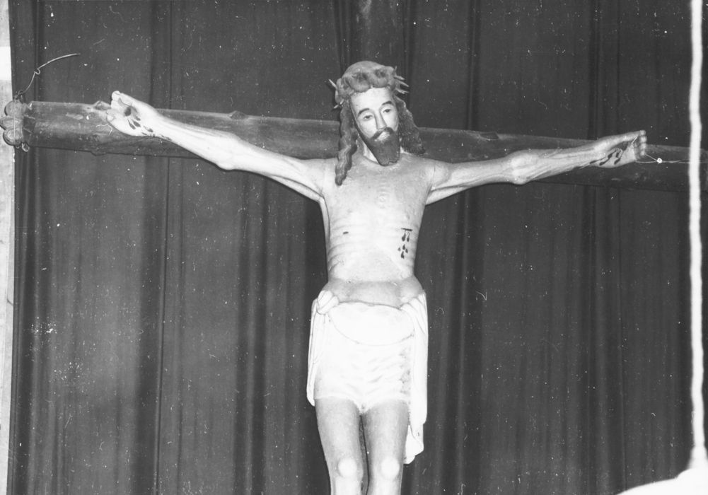 statue : Christ en croix (le)