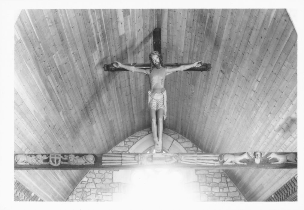 statue : Christ en croix (le)