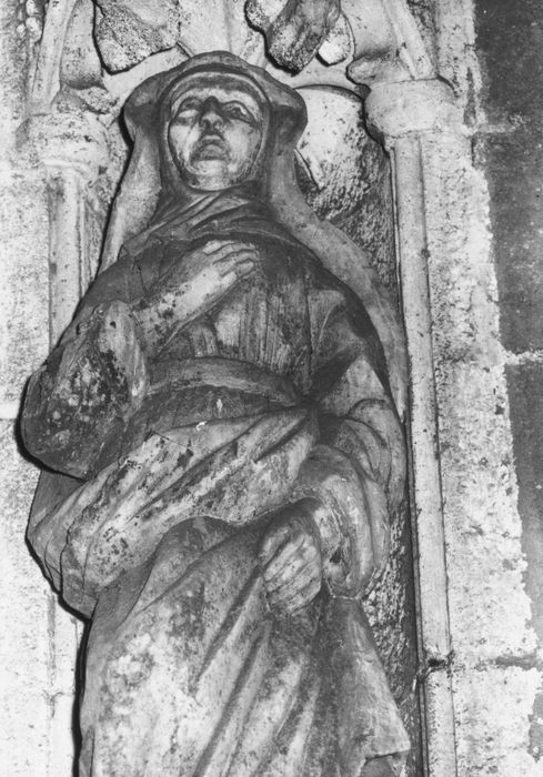 statue : Vierge (la)