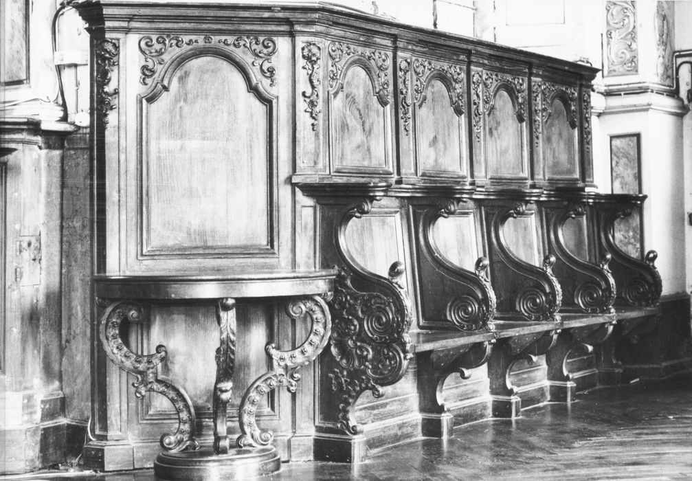 stalles, console