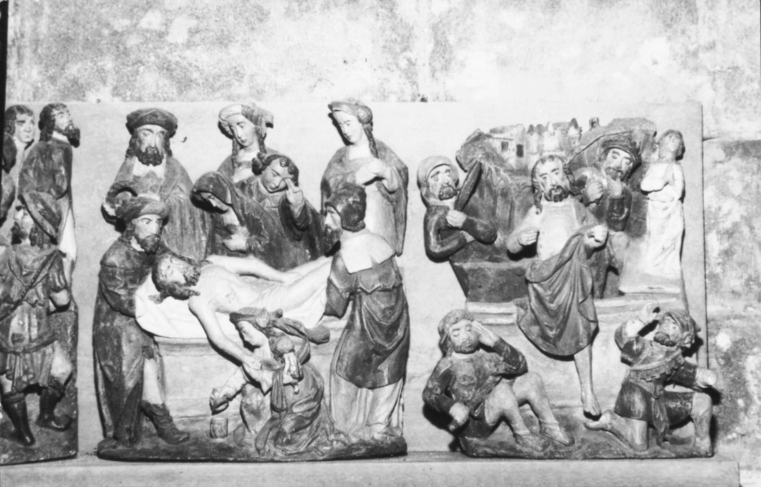 bas-reliefs : Mise au tombeau, Résurrection