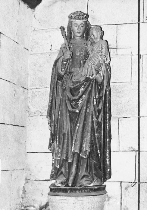 statue : Vierge à l'Enfant
