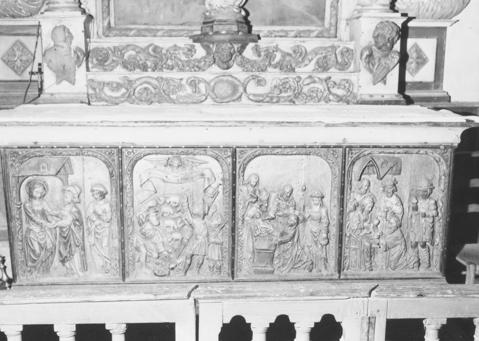 devant d'autel : l'Annonciation, la Visitation, l'Annonce aux bergers, la Présentation au Temple, l'Adoration des Mages, la Nativité