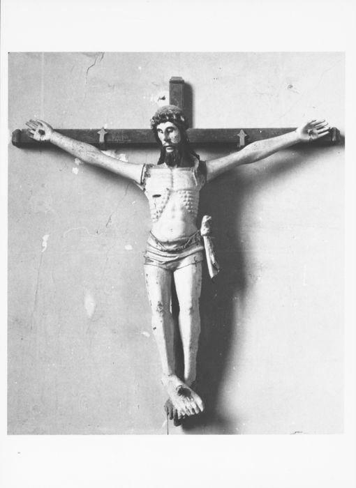 statue : Christ en croix