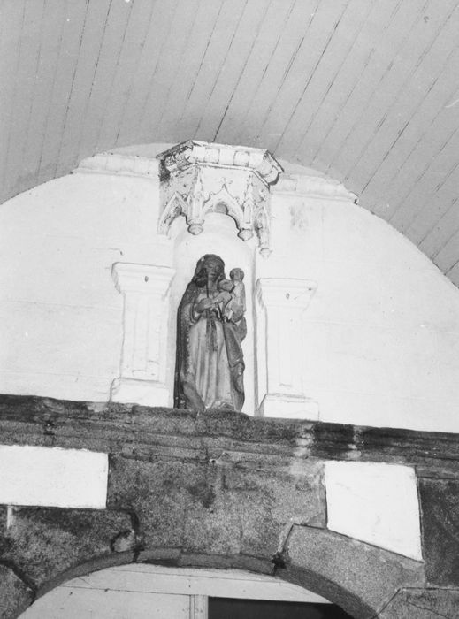 statue : Vierge à l'Enfant