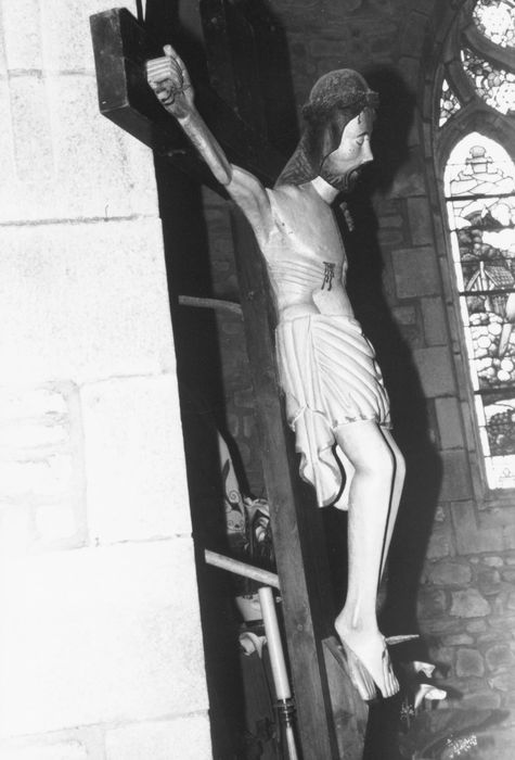 statue : Christ en croix