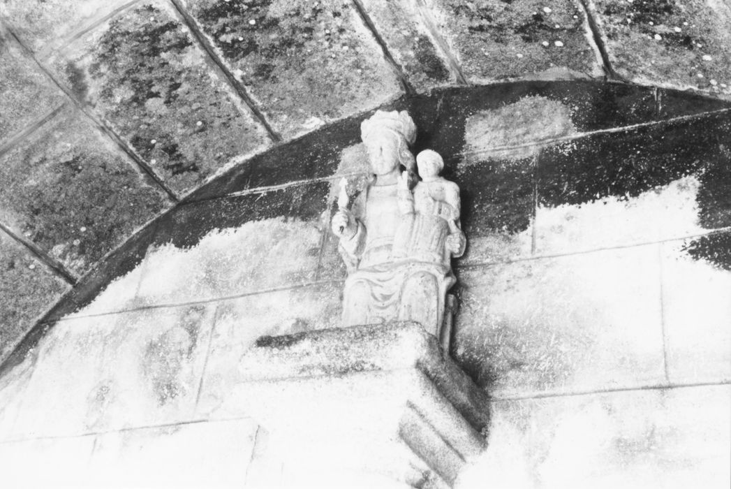 statue : Vierge à l'Enfant en majesté