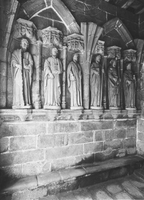 statues :  Apôtres