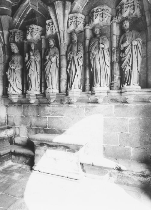 statues :  Apôtres
