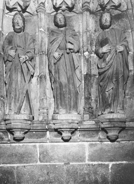 statues :  Apôtres