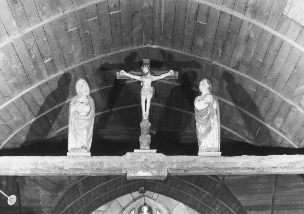 statues (poutre de gloire) : Christ en croix, Vierge, Saint Jean