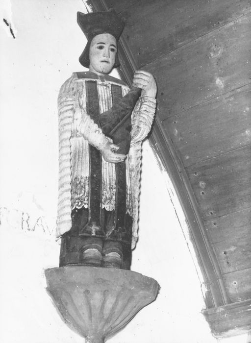 statue : Saint Yves