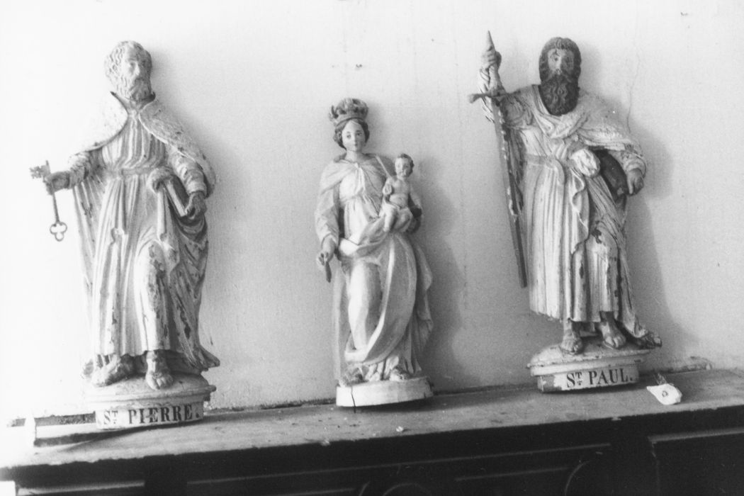 statues (statuettes) : Vierge à l'Enfant, Saint Pierre, Saint Paul