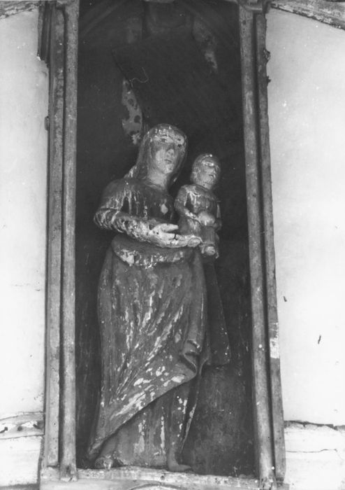 statue : Vierge à l'Enfant
