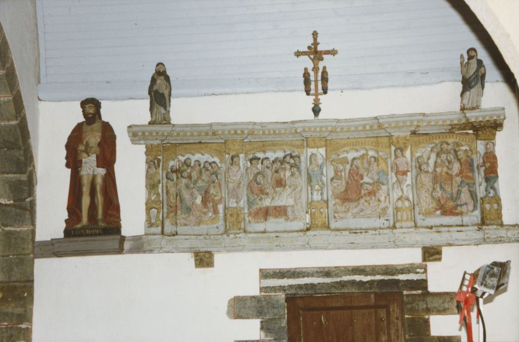 reliefs : Lavement des pieds, la Cène, la Prière au Mont des oliviers, le Baiser de Judas