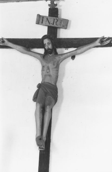 statue : Christ en croix