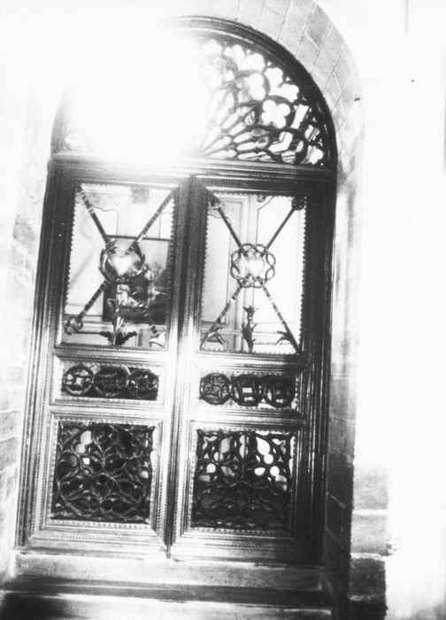 clôture de la chapelle des fonts baptismaux