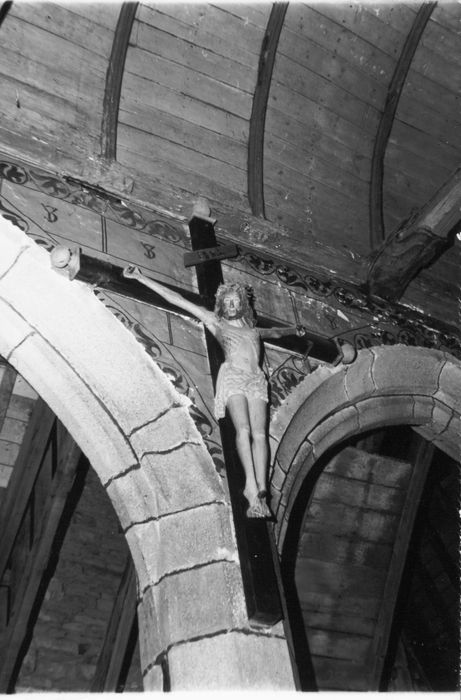 statue : Christ en croix