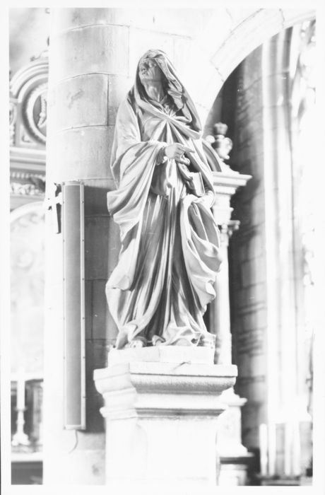 statue : Sainte Anne