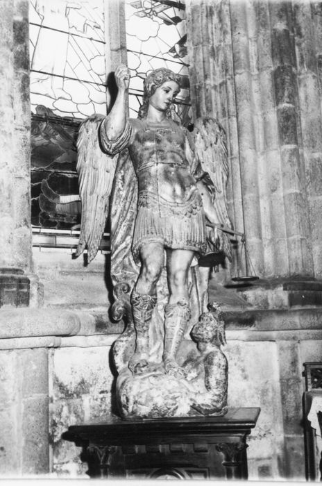 statue : Saint Michel