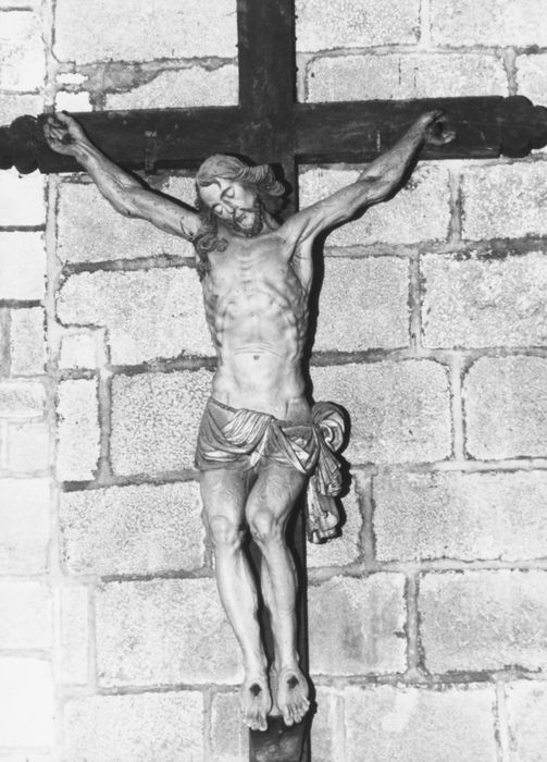 statue : Christ en croix