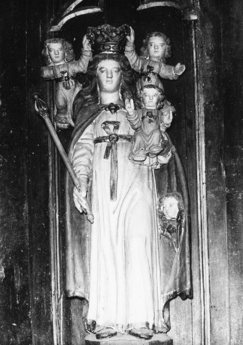 statue : Vierge à l'Enfant