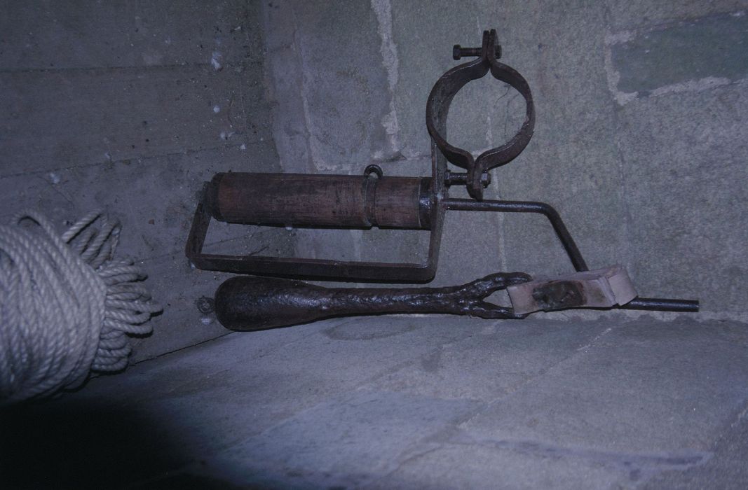 cloche, détail du battant