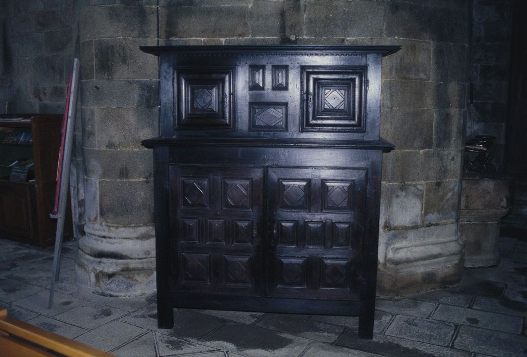 Armoire de sacristie