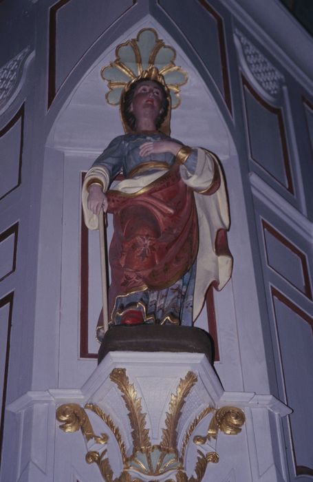 statue : Sainte non identifiée