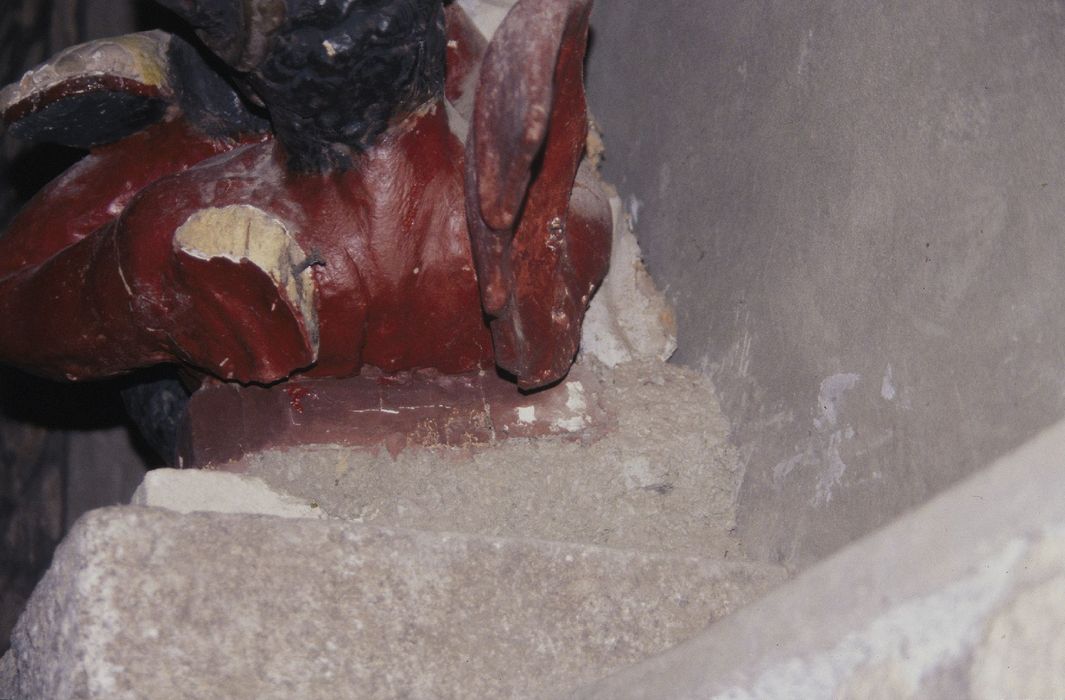 statue : saint Michel, détail