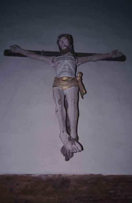 statue : Christ en croix