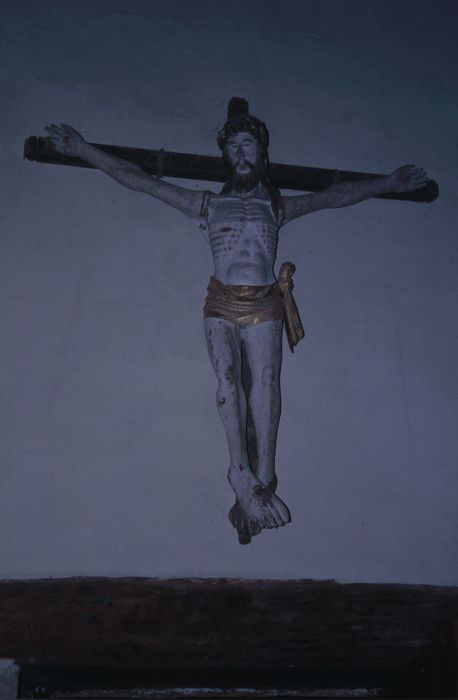 statue : Christ en croix