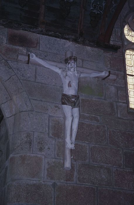 statue : Christ en croix