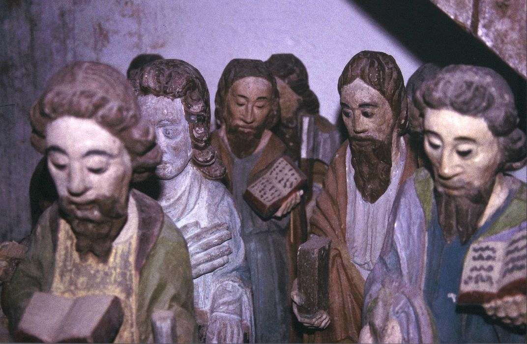 statuettes : Apôtres, vue partielle