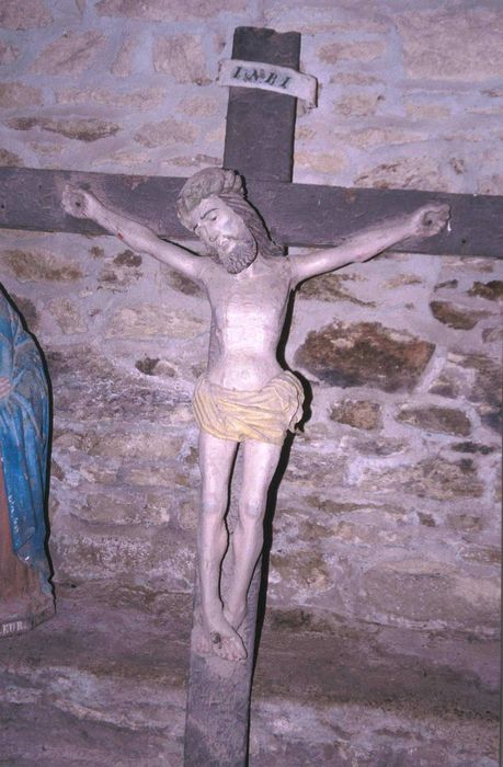 statue : Christ en croix