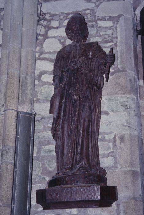 2 statues : Saint Pierre, Saint Paul
