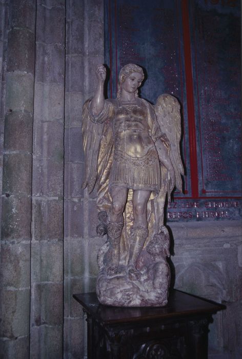 statue : Saint Michel