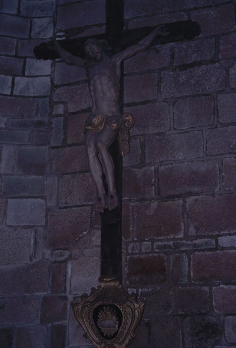 statue : Christ en croix