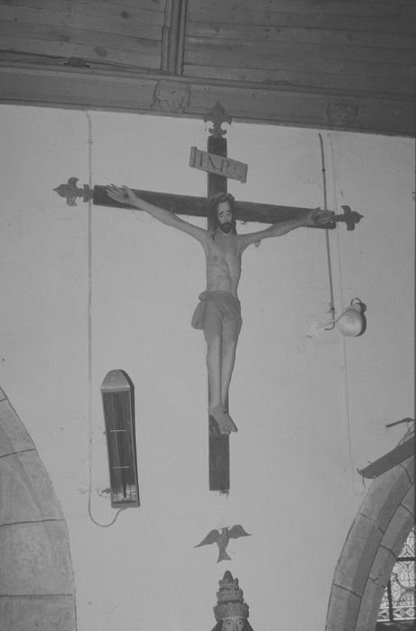 statue : Christ en croix