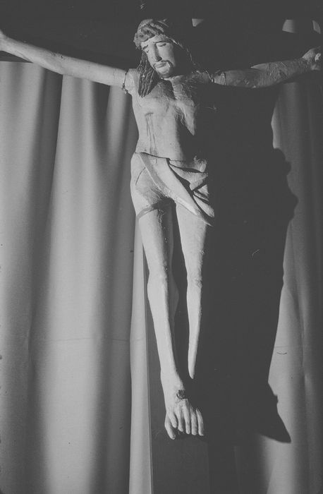 statue : Christ en croix