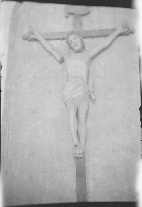 statue : Christ en croix