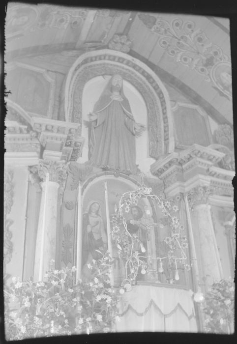 maître-autel, retable, statue : Christ sauveur, tableau : Sainte Famille