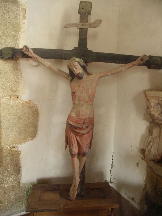 statue : Christ en croix
