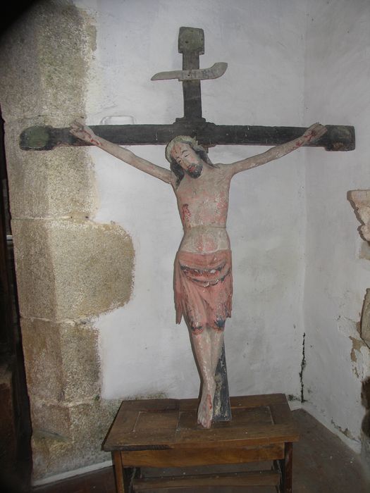 statue : Christ en croix