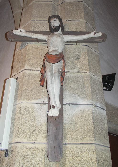 statue : Christ en croix - © Ministère de la Culture (France), Archives départementales des Côtes-d’Armor, Conservation des antiquités et des objets d’art – Tous droits réservés 