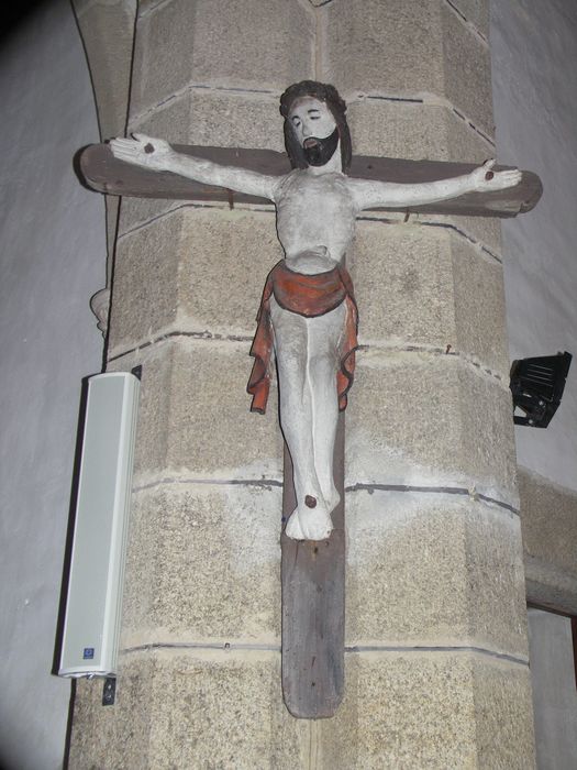 statue : Christ en croix - © Ministère de la Culture (France), Archives départementales des Côtes-d’Armor, Conservation des antiquités et des objets d’art – Tous droits réservés 