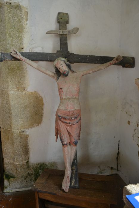 statue : Christ en croix