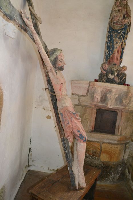 statue : Christ en croix