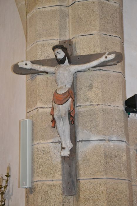 statue : Christ en croix - © Ministère de la Culture (France), Archives départementales des Côtes-d’Armor, Conservation des antiquités et des objets d’art – Tous droits réservés 